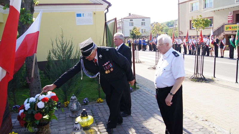złożenie kwiatów przy pomniku Marszałka Józefa Piłsudskiego