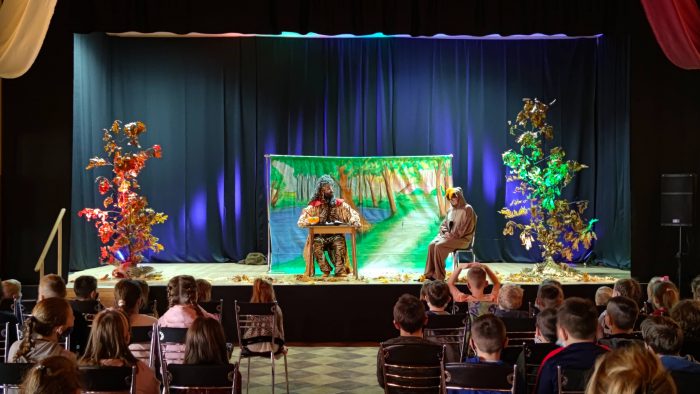 Miniaturka artykułu Teatr: „W Leśnym Sądzie niejeden bohater dziś zasiądzie”