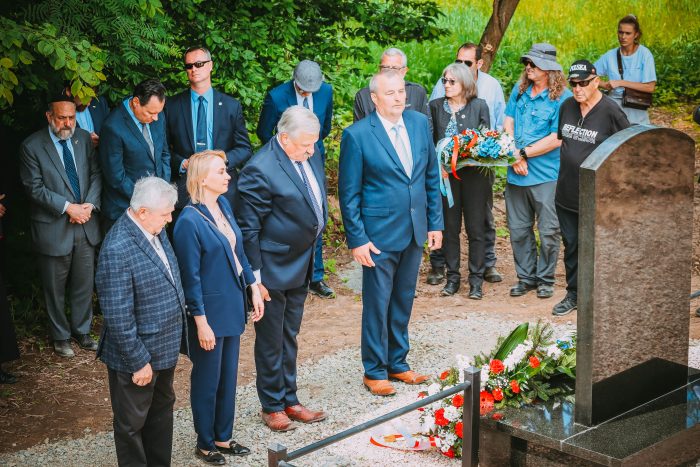 Miniaturka artykułu Odsłonięcie pomnika ku czci tragicznie zamordowanych Żydów w Błażku