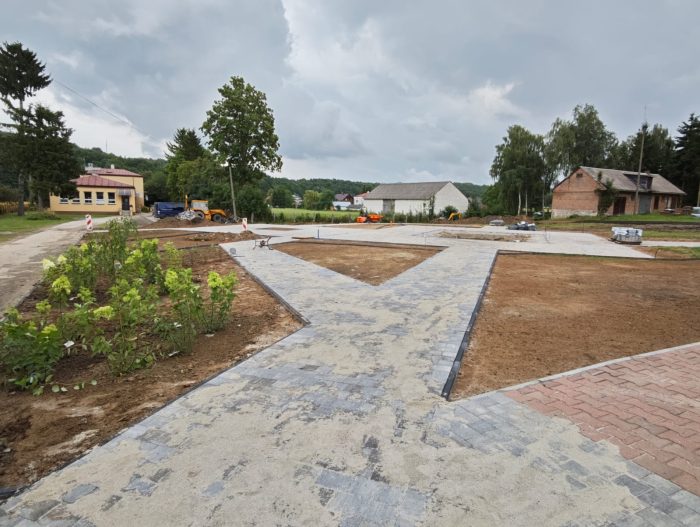 Miniaturka artykułu Trwają prace w ramach projektu „Zagospodarowanie centrum miejscowości Batorz Pierwszy”