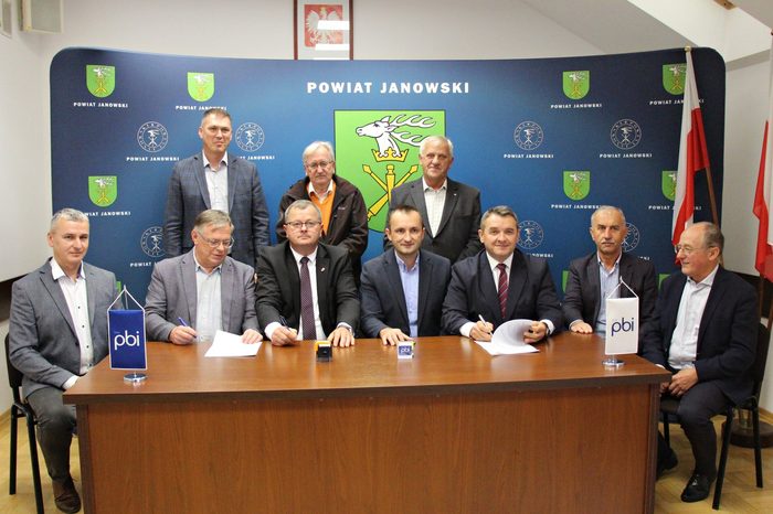 Miniaturka artykułu Podpisano umowę na remont drogi powiatowej nr 2731L Zakrzówek – Majdan Grabina – Studzianki – Stawce